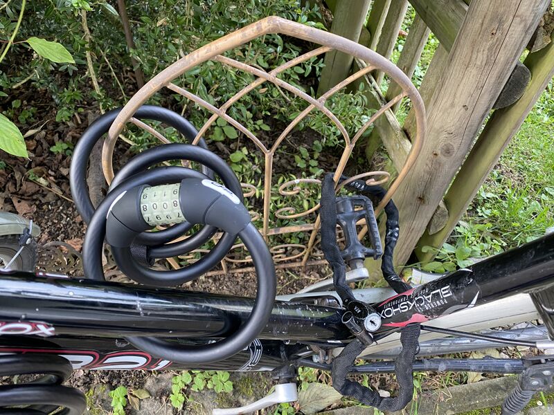 Datei:Foto Fahrrad zwei Schlösser.jpeg